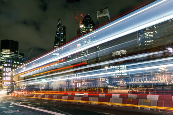 Traffic light trails in London — Stock Photo, Image