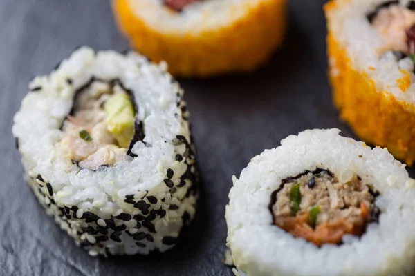 Primer plano de los rollos de sushi —  Fotos de Stock