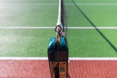 Tenis Kortu merkezi üzerinde net