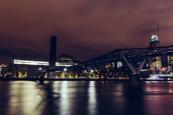 Tamise avec pont Millennium — Photo