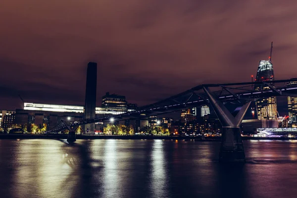 River Thames with Millennium Bridge — Stock Photo, Image