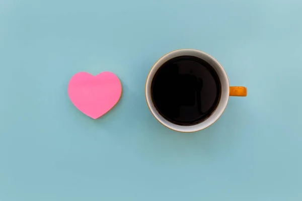 Liebe Kaffee mit rosa Herzform — Stockfoto