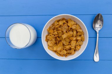 Mısır gevreği kahvaltı tahıl bowl 