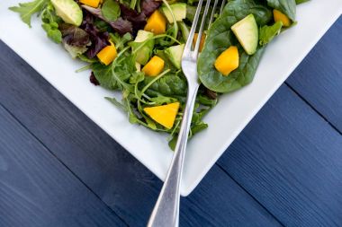  sağlıklı mango Avokado salatası 