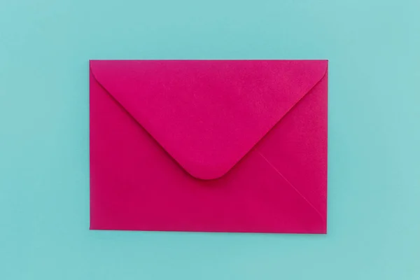 Envelope rosa para dia dos namorados — Fotografia de Stock