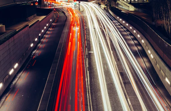 Stadens Ljus Vandringsleder Snabbt Rörliga Biltrafik Road London Natten — Stockfoto
