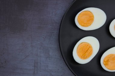 Yumurtalar haşlanmış, minimal kahvaltı yemeği arkaplan görüntüsü