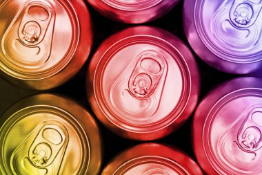 Renkli soda metal diyet enerji içecekleri kutular üst görünüm arka plan