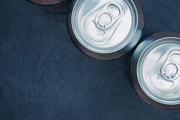 Plata soda metal dieta energía bebidas latas top ver fondo —  Fotos de Stock