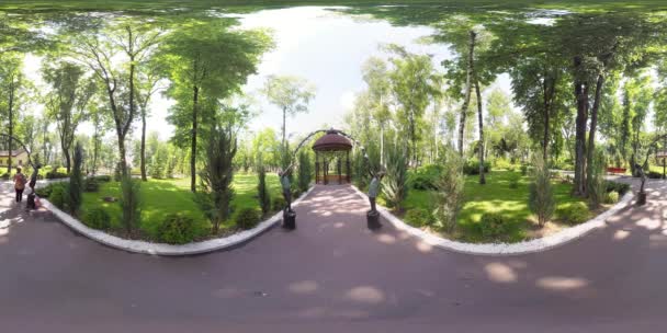 360 vidéo maison d'été dans le parc 