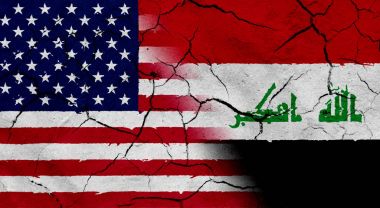 Kurumuş toprak doku ile ABD ve Irak bayrağı