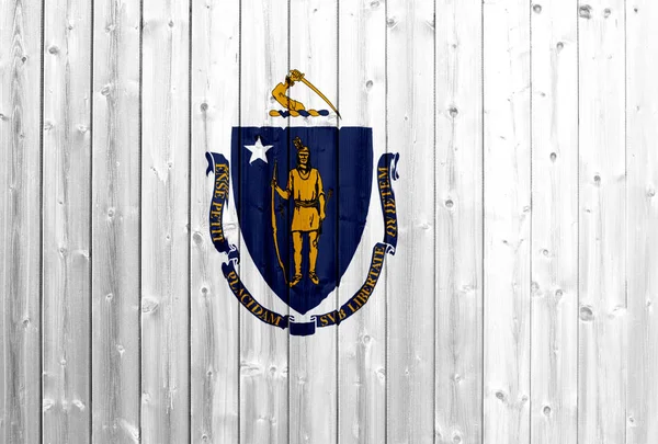Massachusetts bayrak, ABD ile ahşap doku — Stok fotoğraf