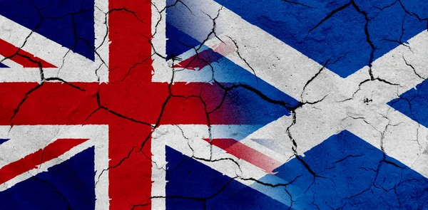 Drapeau Grande-Bretagne et Écosse avec texture de sol séché — Photo