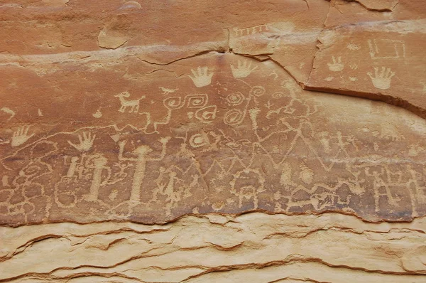¿Qué podemos leer en petroglifos? ? —  Fotos de Stock