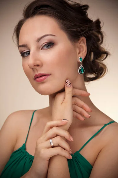 Porträt einer schönen Frau mit Make-up — Stockfoto