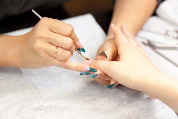 Obraz kobiety w procedury do manicure — Zdjęcie stockowe