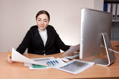 iş kadını ile mali rapor