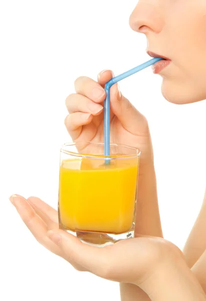 Imagem da mulher segurando um copo com suco de laranja beber iso — Fotografia de Stock