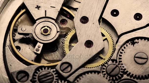 Viejo mecanismo de engranaje reloj — Vídeo de stock