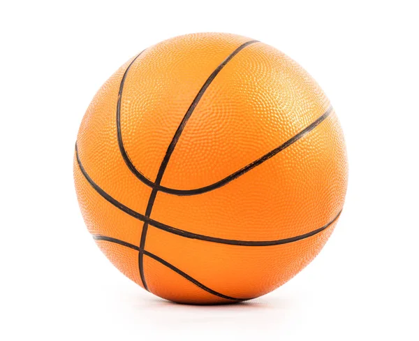 Basketbal izolované na bílém pozadí — Stock fotografie
