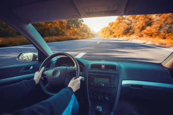 Armaturenbrett Und Lenkrad Mit Der Hand Auto Reisekonzept — Stockfoto