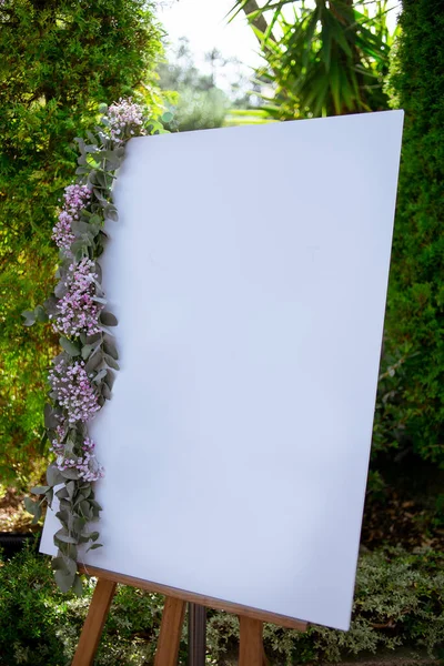 Açık havada bir düğün süslemesinde tuval.