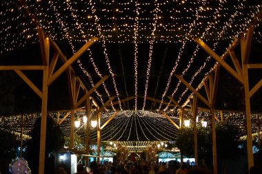Vigo 'da Bir Gece Marketinde Işık Yükleme