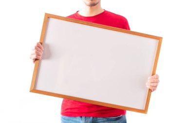 Beyaz tabela tutan bir adam, modeller için ideal şablon, yazılı ifadeler veya çizimler