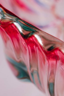 Renkli dalgalı camların soyut dokusu