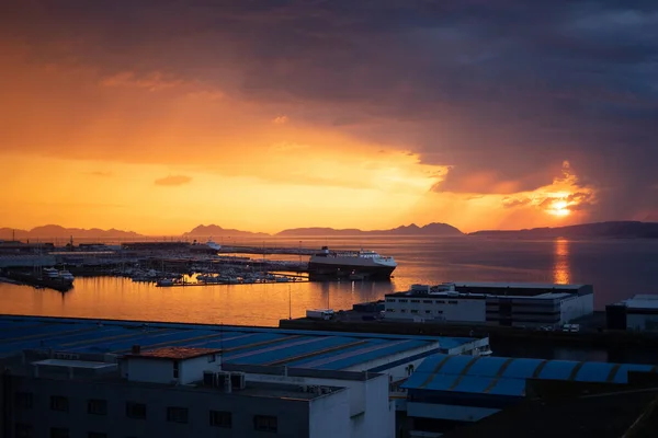 Vista Una Puesta Sol Sobre Puerto Ocio Vigo España — Foto de Stock