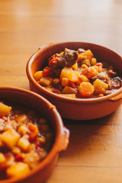 Batatas Ensopado Carne Recipiente Argila — Fotografia de Stock