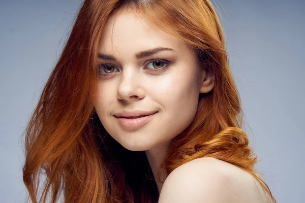 Retrato Mulher Linda Sorrindo Para Câmera — Fotografia de Stock