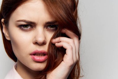 Bir mutlu bir kadın, yakın çekim, mutsuz yüz portresi