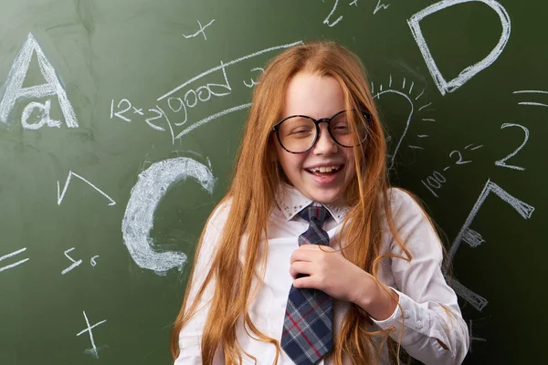 Escola de menina, menina alegre estudante rindo, menina — Fotografia de Stock