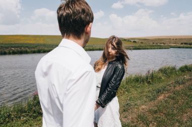 Gölün güzel Çift