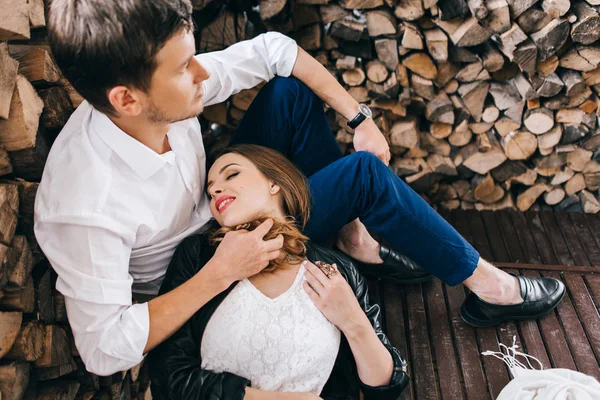 Woman lying on  man's laps — Stock Photo, Image