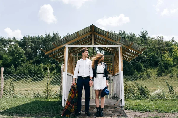 Mulher e homem em pé — Fotografia de Stock