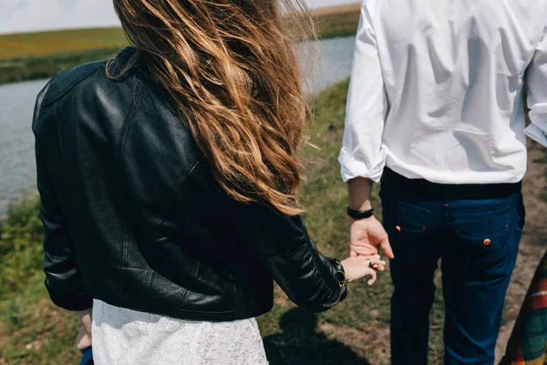 Lovely couple by lake — Stock Photo, Image