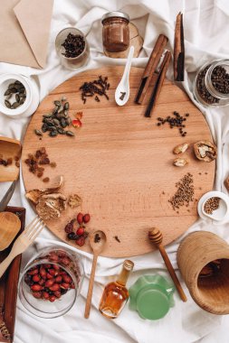 kurutulmuş meyve ve baharat