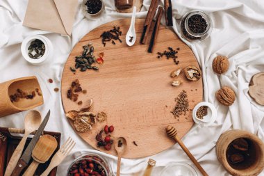 kurutulmuş meyve ve baharat