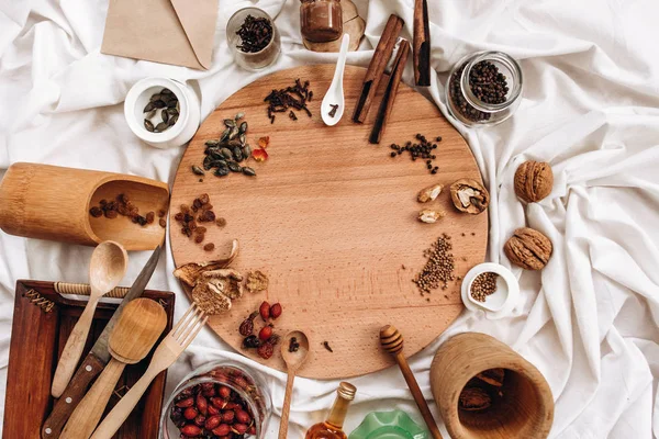 kurutulmuş meyve ve baharat