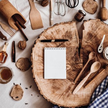 mutfak eşyaları, defter ve kalem