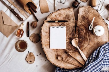 mutfak eşyaları, defter ve kalem