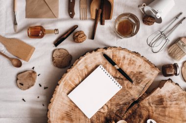 mutfak eşyaları, defter ve kalem