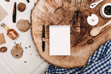 mutfak eşyaları, defter ve kalem