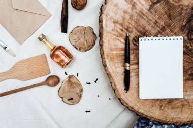 mutfak eşyaları, defter ve kalem