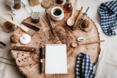 mutfak eşyaları, defter ve kalem