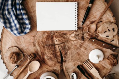 mutfak eşyaları, defter ve kalem