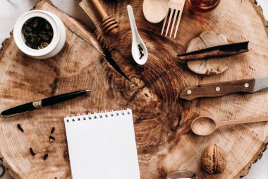 mutfak eşyaları, defter ve kalem