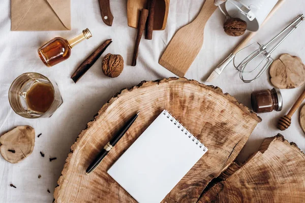 mutfak eşyaları, defter ve kalem